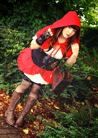 Cosplay-Cover: Lilian Rust [Little Red Riding Bitch]