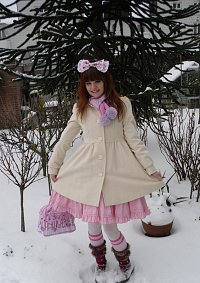 Cosplay-Cover: White Autumn & Winter Coat (Sweet Lolita)