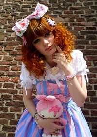 Cosplay-Cover: Alices Creamy Journey To Wonderland (Sweet Lolita)