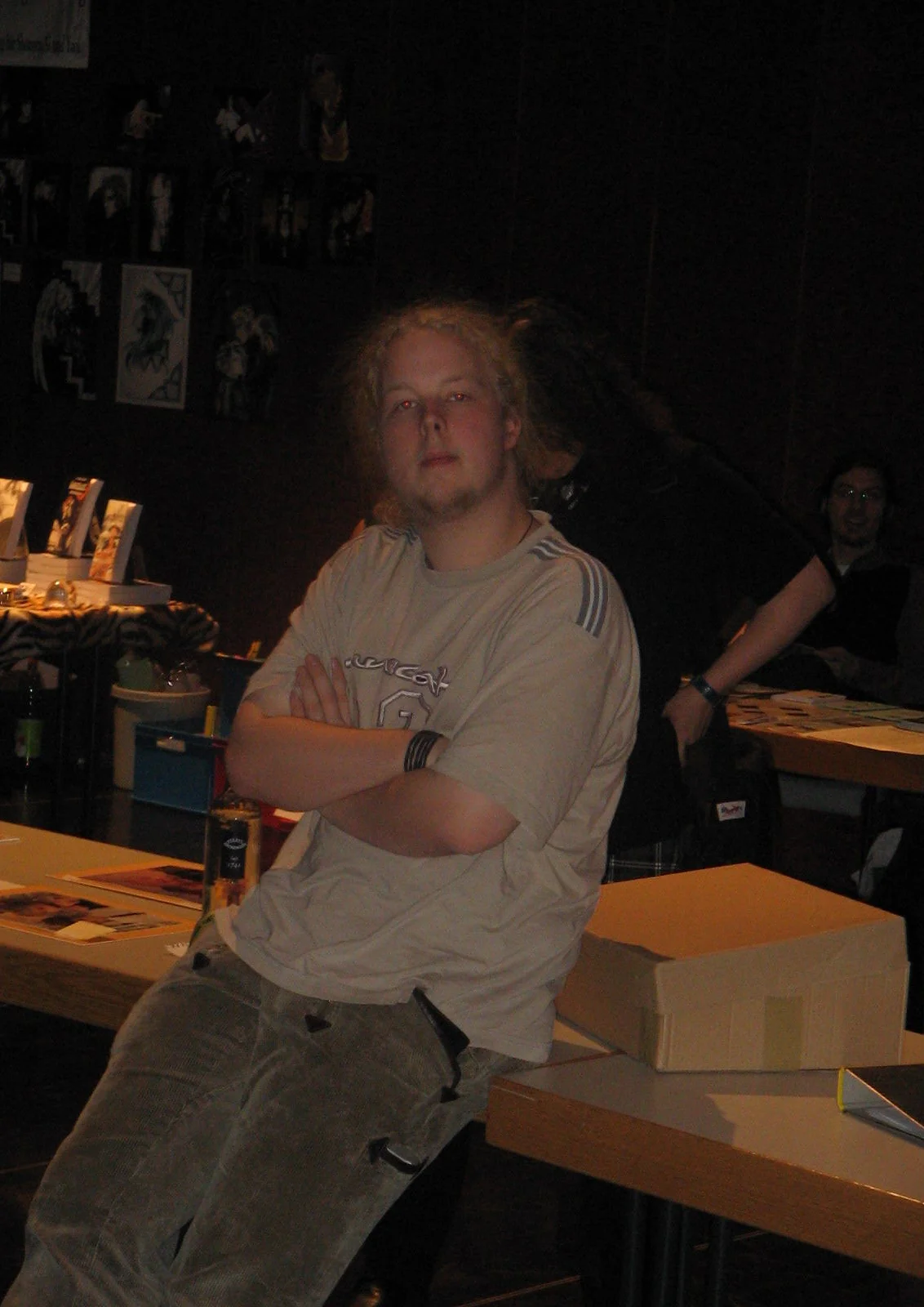 Cosplay-Cover: Red-shirt in Zivil